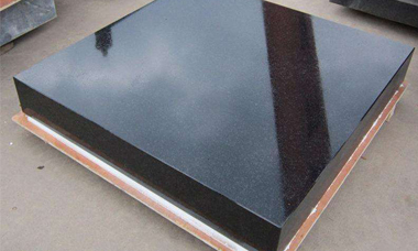 大理石平臺在現(xiàn)代化機(jī)械設(shè)計制造工藝中的作用